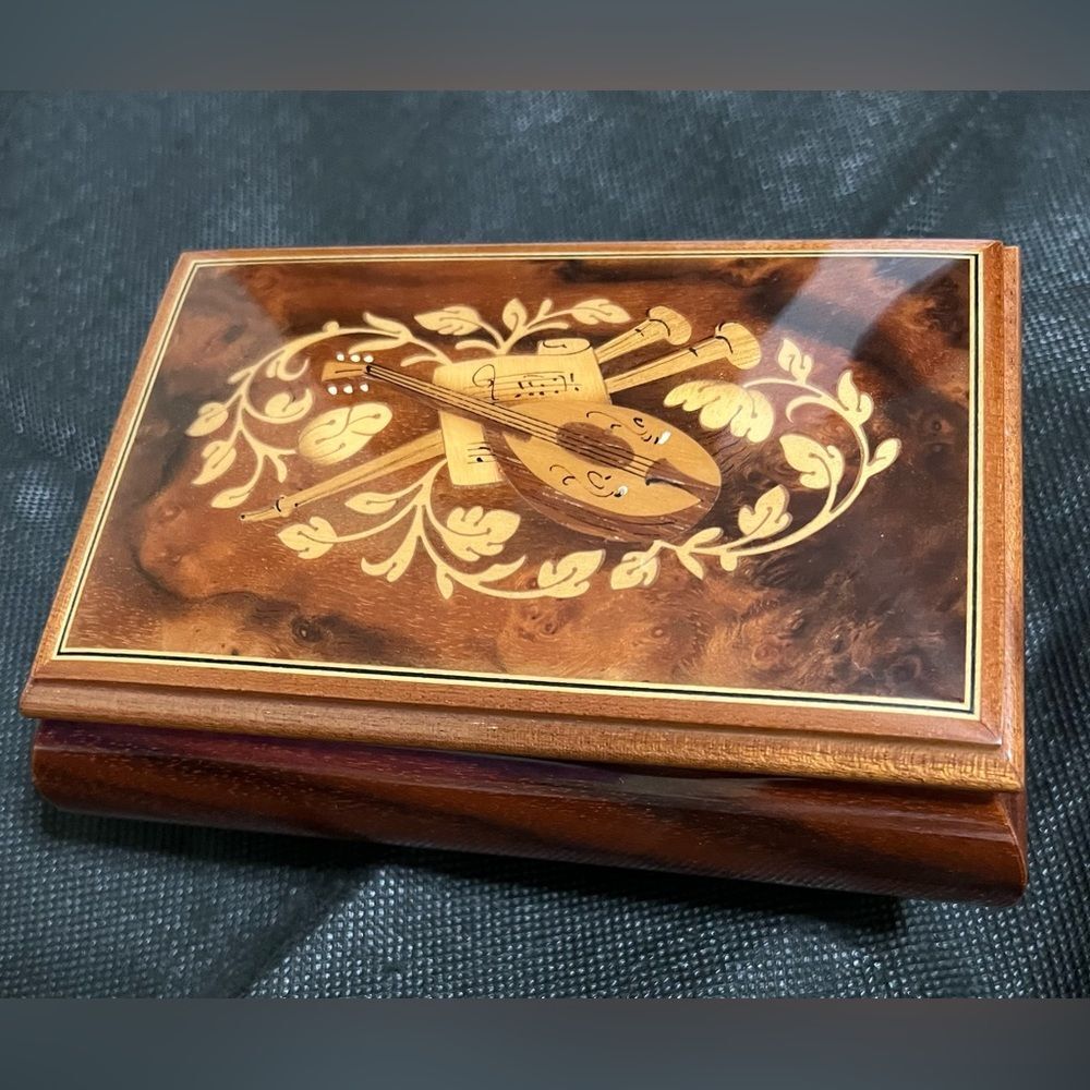 Mid 20th Century Handmade Floral Wooden Inlaid Italian musical Jewelry Box